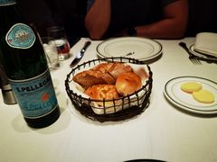 餐前包-Wolfgang’s Steakhouse 沃夫冈牛排馆(上海白玉兰广场店)