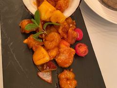 椰果酸甜咕唠虾-闻见中国海南菜(K11店)