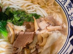 -鑫花溪牛肉米粉(东环大润发店)