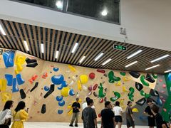 -ROCKPLUS攀岩馆(环宇城店)