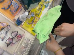 -美式眼镜·授权蔡司.依视路.尼康.豪雅.明月(人民广场店)