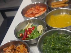 -山野的朋友露营炭火烤肉