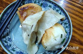 Pan-fried Dumplings (3 Pan Bao, 3 Guo Tie)