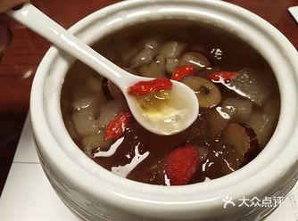 自己在家做甜品～红枣桃胶冰糖煲