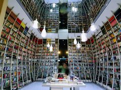 -钟书阁(松江泰晤士小镇店)