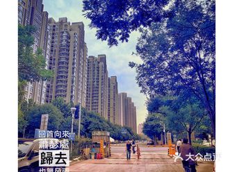 何妨吟嘯且徐行 竹杖芒鞋輕勝馬 誰怕