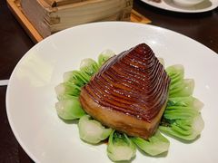 金牌扣肉配玉米饼-杭州西子湖四季酒店·金沙厅