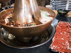 -果松木炭酸菜铜火锅·外婆参鸡汤