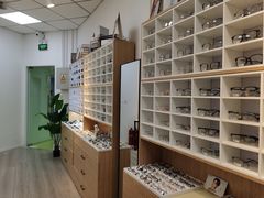 -天空之镜眼镜店蔡司依视路配镜授权零售店(望京颐堤港店)