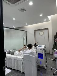 -苗方清颜专业祛痘·皮肤管理