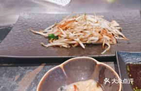 Sautéed Bean Sprouts in Iron Skillet