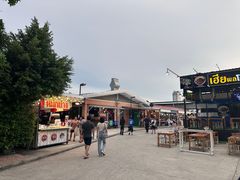 -席娜卡琳火车铁道夜市