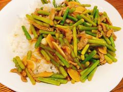 蒜苗炒肉盖饭-秦唐人家面坊(赤峰新城店)