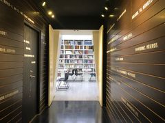 -钟书阁(松江泰晤士小镇店)