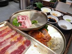 -围炉肉舍•炭烤活鳗•丹东海鲜烤肉(步行街店)