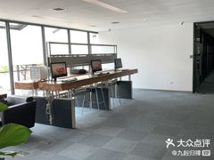-上海宝信宝马4S店