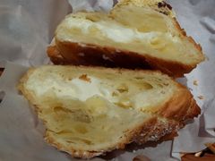 黄金流奶羊角-麦田工坊(月湖店)