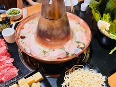 -果松木炭酸菜铜火锅·外婆参鸡汤
