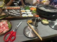 -围炉肉舍•炭烤活鳗•丹东海鲜烤肉(步行街店)