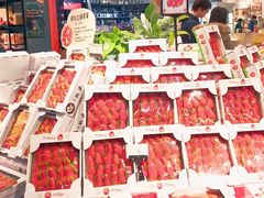 草莓-Olé精品超市(北京合生汇店)