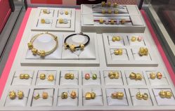 -周生生Chow Sang Sang(新世界店)