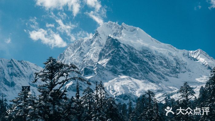 贡嘎雪山图片