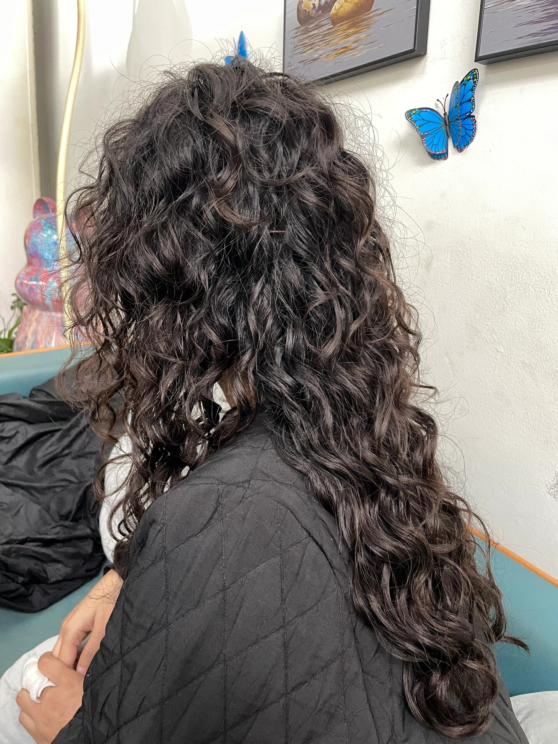 羊毛卷,和传统的螺丝头都属于螺旋卷的发型,但无论从自然