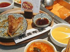 -海底捞火锅(新松江路生日主题店)