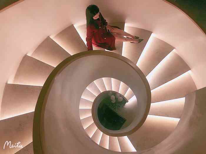 东茶界(升龙广场店)-"听说是个网红店,店面很大分三层,每一层都.