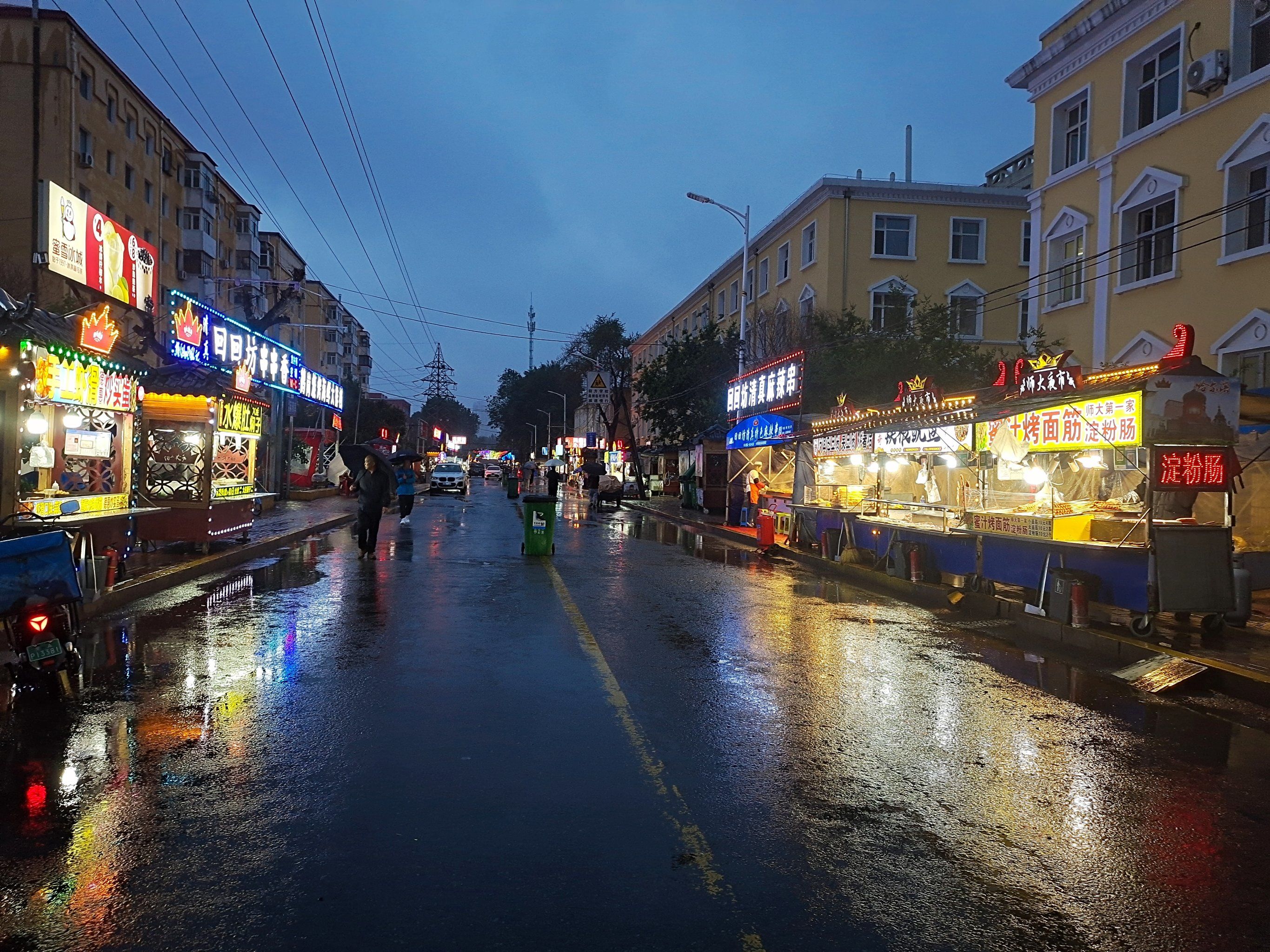 平时要排个10来分钟的.还有杨氏火爆大鱿鱼也非常的好吃