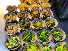 -董哥山城碗碗香(美专校街店)