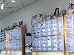 -天空之镜眼镜店蔡司依视路配镜授权零售店(望京颐堤港店)
