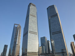 2号线陆家嘴站出来所见建筑-上海国际会议中心东方滨江大酒店