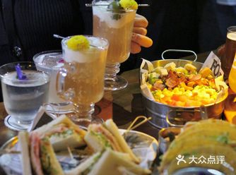 珠江路上的一家美式复古社区精酿咖啡店