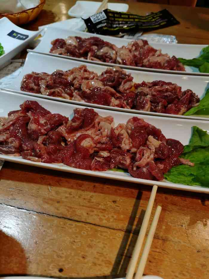 三千里烤肉馆(琥珀店)-"虽然三千里算是沈阳的老牌烤肉店,但印象里.