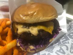 -TRIPS BURGER(大钟寺店)