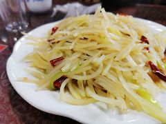 酸辣土豆丝-三居鲁味坊黄焖鸡(山大路店)