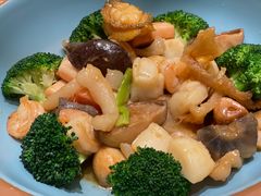 花胶鲍鱼一品煲-富淳饭店(陆家嘴保利广场店)