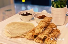 Flavorful Flatbread with Tea Noodles