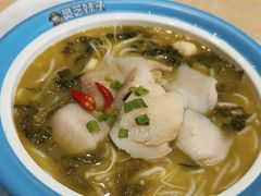 -灵芝妹子海鲜米线(劳动公园店)