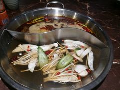菌香鸳鸯锅-晓宇重庆火锅(赛格国际购物中心店)