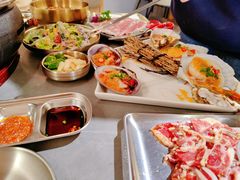 -围炉肉舍•炭烤活鳗•丹东海鲜烤肉(步行街店)