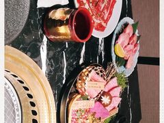 -山川小町·极番烧肉(新地假日广场店)