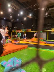 -蹦蹦跳跳(新奥购物中心店)