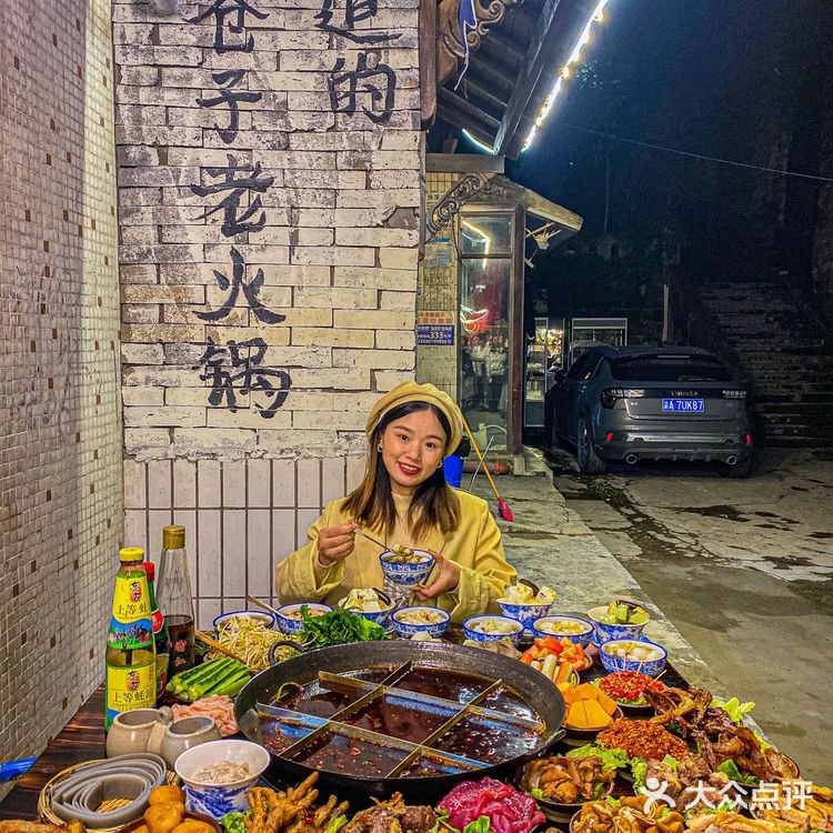 重庆老巷子吃火锅🔥满满烟火气息｜汤圆一绝