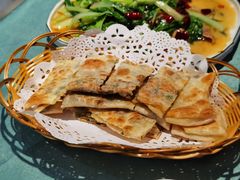 孜然羊肉飞饼-起源小厨小笼灌汤包子(晋安路皇宋大观店)