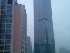 烟雨中的上海2-上海静安昆仑大酒店