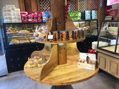 面包甜点陈列柜-昆明冠生园·蛋糕·面包(南强街店)