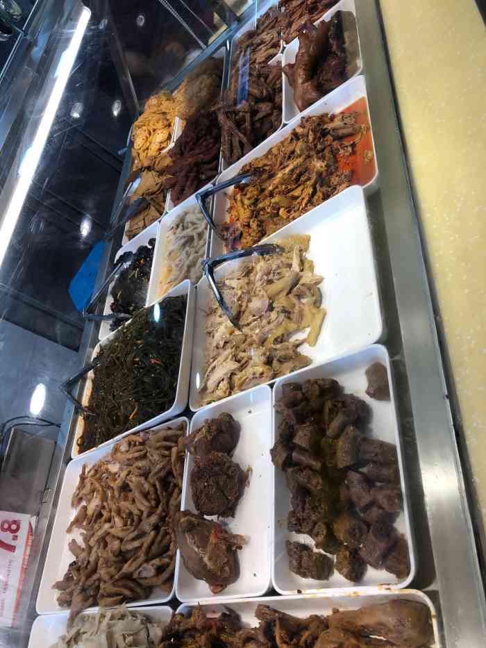 41人赞爱吃肉的壮妹2019年5月4日打分真是垃圾,每次说少一点,都会夹