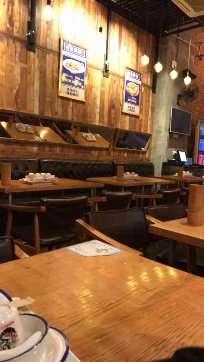 再叙老街烧烤(蔡甸新福茂店)-"店内环境不错,很武汉差不多,算是对蔡甸